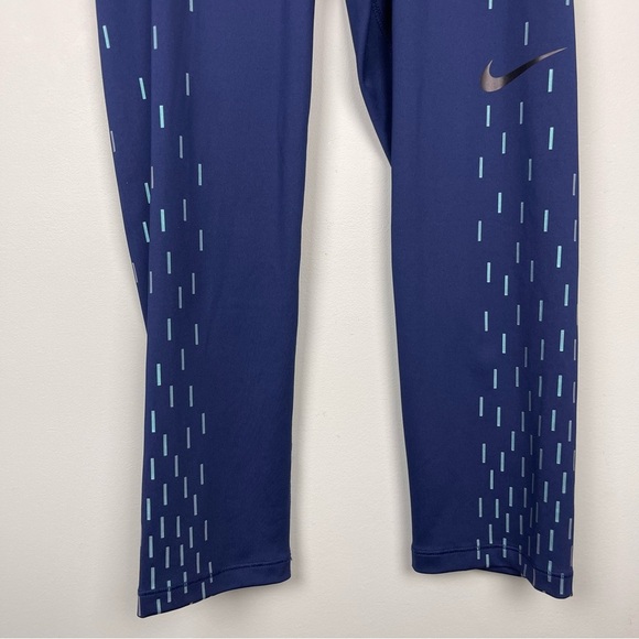 Nike Pro Linear Rain Reflective Printed Capri Leggings - Picture 5 of 7